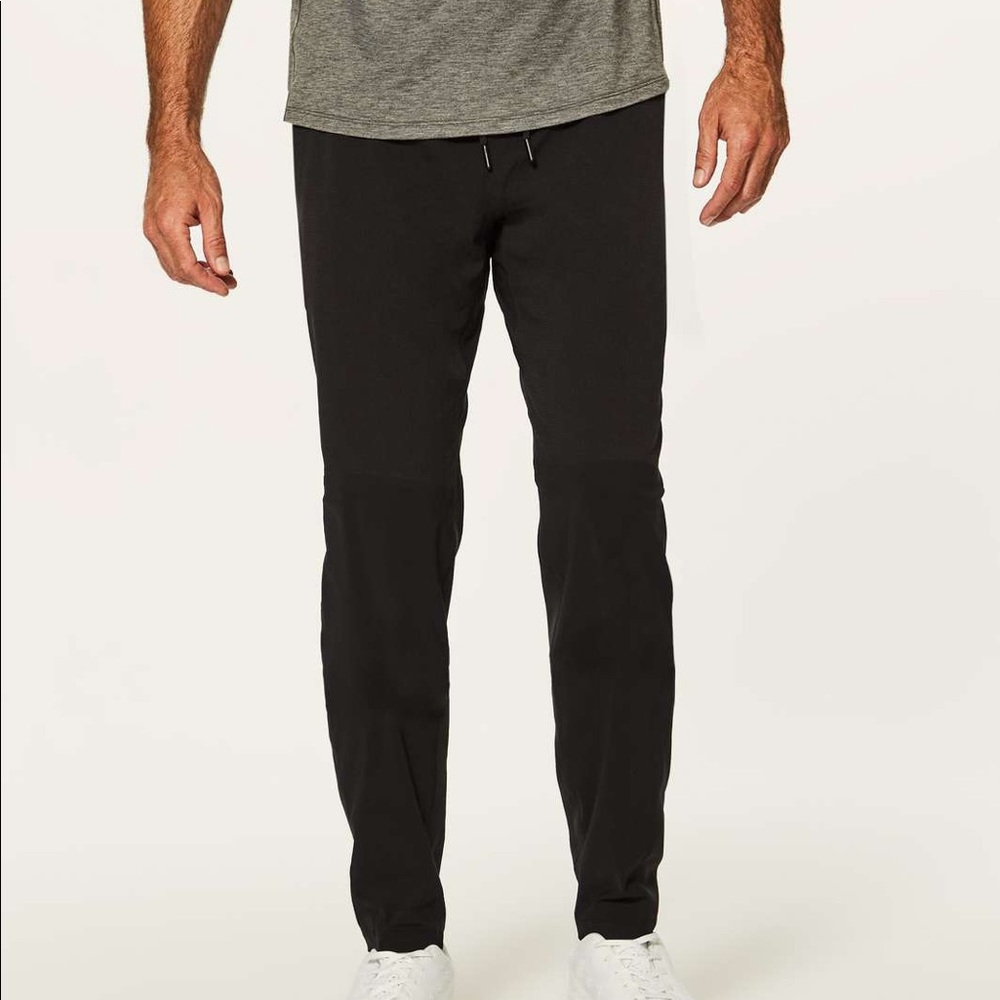Lululemon men’s black jogger M VGUC